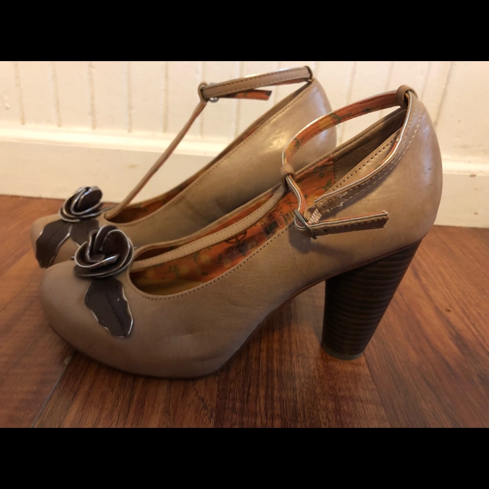 FOSSIL T-Strap pumps - Picture 3 of 8